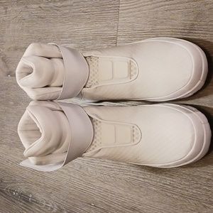 Nike swoosh hntr size 12